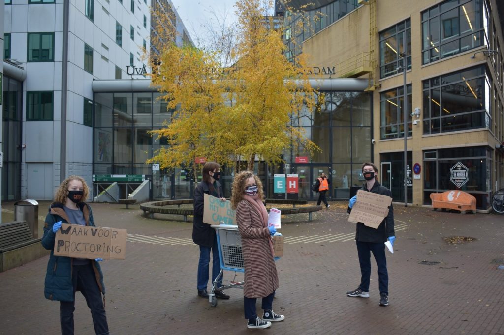 protesterende studenten bij de UvA